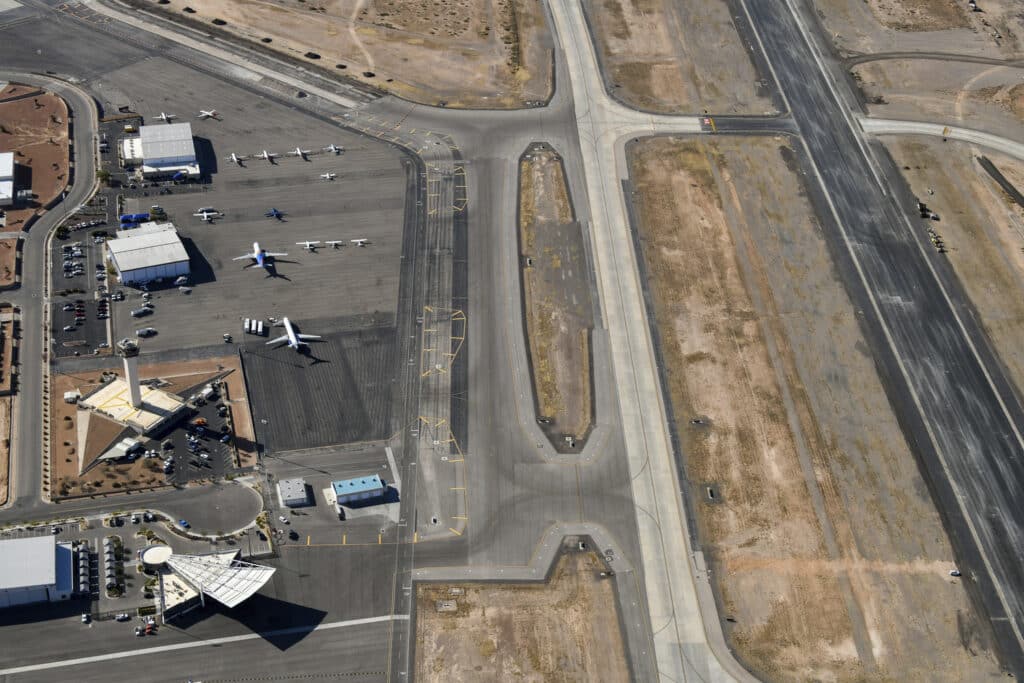 El Paso International Airport Taxiway