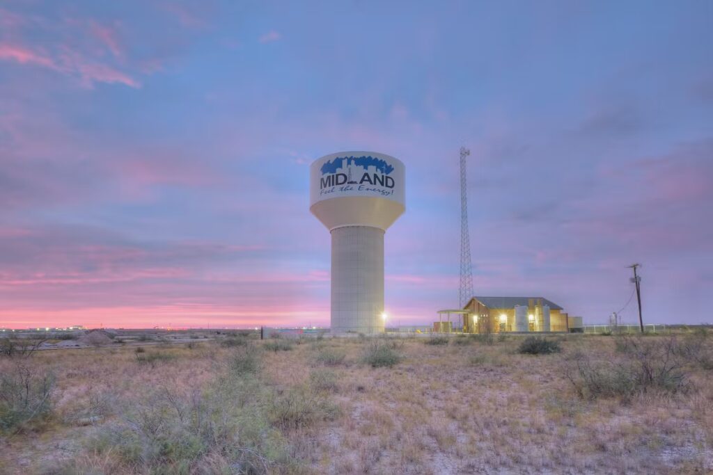 e T-Bar Well Field water project took fewer than 12 months to complete and is estimated to provide the Midland area with water for more than 40 years. The project has won multiple awards. Image of a T-Bar Well Field Project