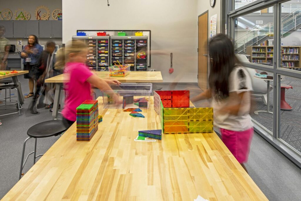 students learning STEM projects